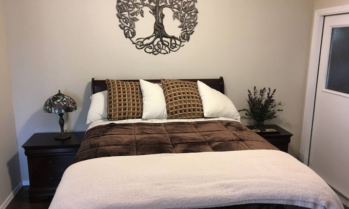 Cottonwood House | 1BR 1BA QUIET COUNTRY COTTAGE - PET FRIENDLY