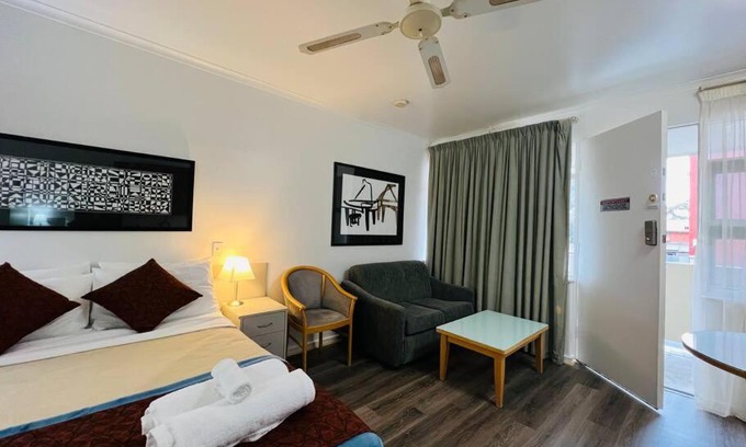Glenelg Apartment | 1BR at Glenelg Moseley street close to beach31
