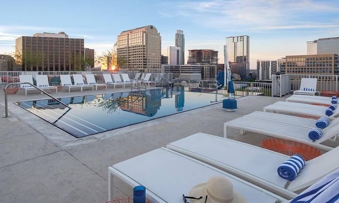 West End Condo | 1br Deluxe Condo Rooftop Pool Austin Skyline Views!