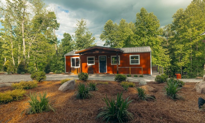 Frenchburg Cabin | 1BR Hot Tub Clean/Quiet Dog Friendly