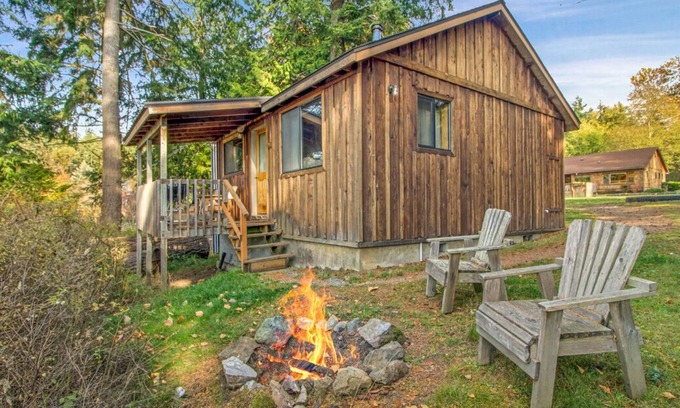 Eastsound Cabin | 1BR Ocean View Cabin - 30 second walk to west-facing beach and sunsets!
