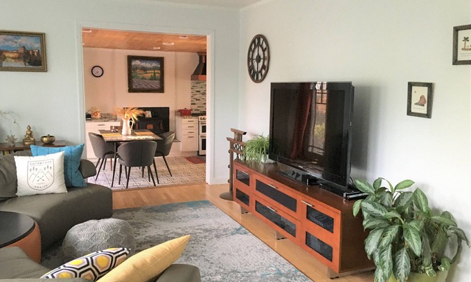 Los Alamos House | 1BR + Office House in Los Alamos downtown. 9 min to LANL