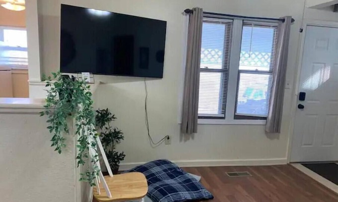 Topeka House | 1Kg-Bed Entire Non-shared Condo fully appointed