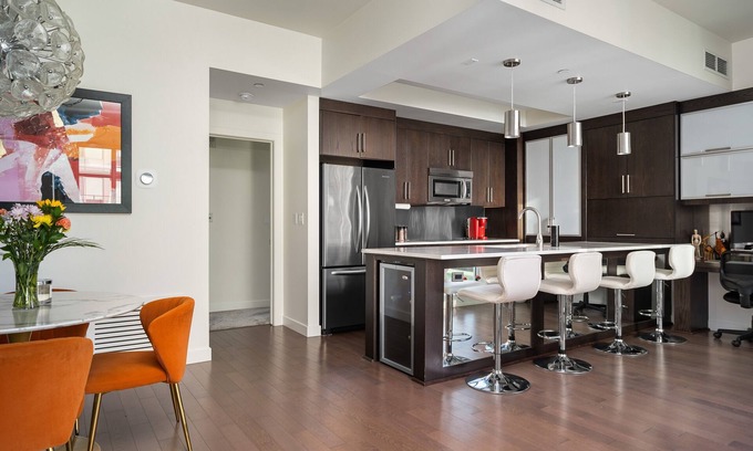 Connaught Condo | 1P Culture - RayPenthouse Downtown