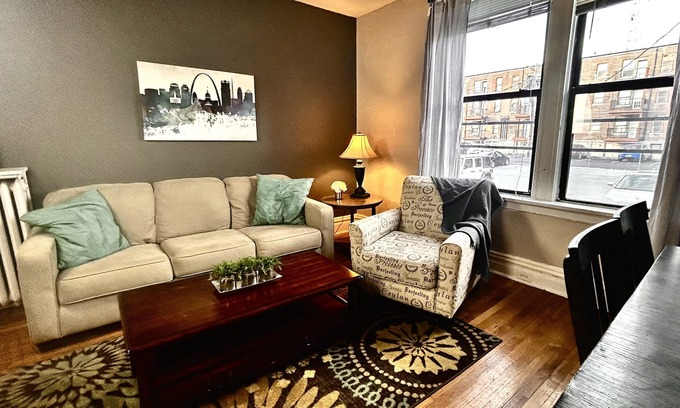 DeBaliviere Place Condo | 1st Fl King+Queen Beds, pet friendly, Steps to Metrolink, Free Gated parking