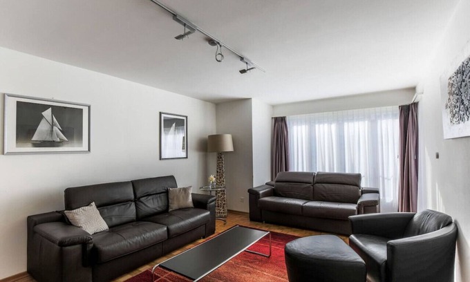 Muhlebach Apartment | 2.5BR flat close to lake/opera/city center (SF10)