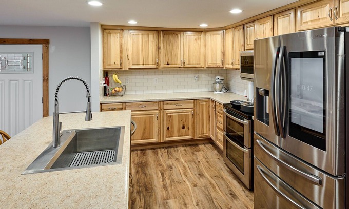 Salem House | 2.9 acres with peekaboo mt view and wine Vinyard views