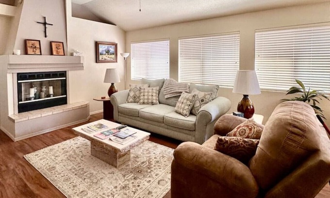 Mesilla Park House | 2 bd/2bth near NMSU and Memorial Medical Center