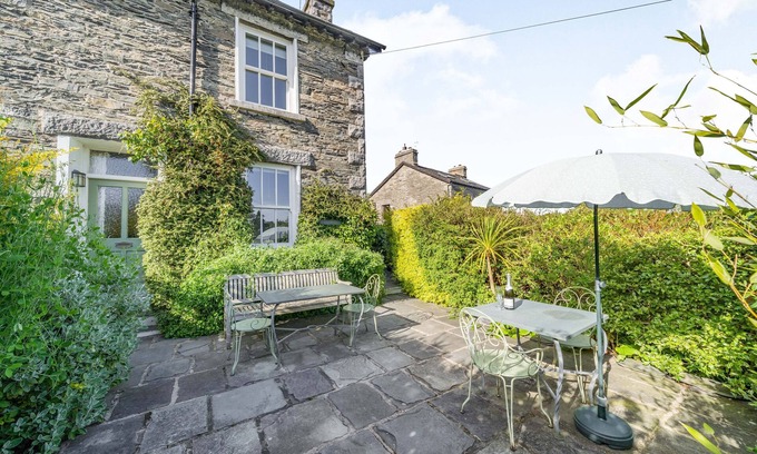 Lindale Cottage | 2 BEACON HIGH, family friendly, character holiday cottage in Lindale