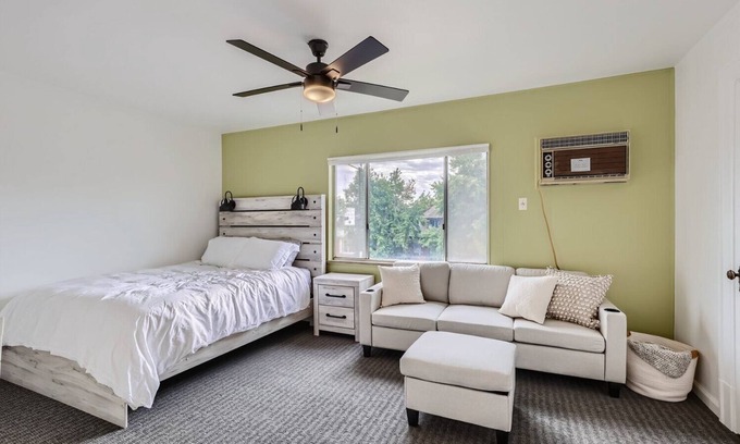 Washington Park West House | 2-Bed, 1-Bath Gem Near Wash Park Denver: Prime Location
