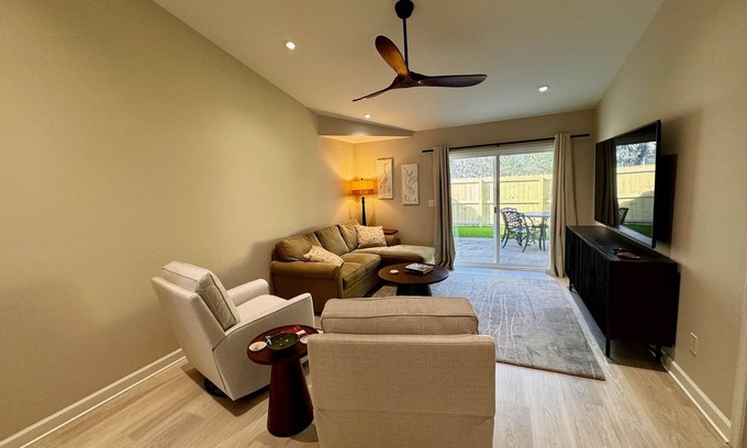 Charleston House | 2 bed/2 bath! Fenced in yard-close to the beach and dwntn CHS!