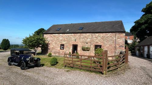 Cauldon Low House | 2 Bed Barn Alton Towers Chatsworth Polars Peaks