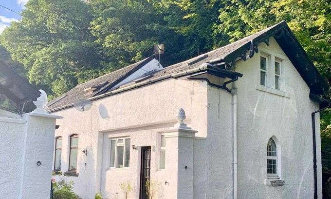 Kilmun House | 2 Bed Cottage Sleeps 2 - Parking Pet Friendly