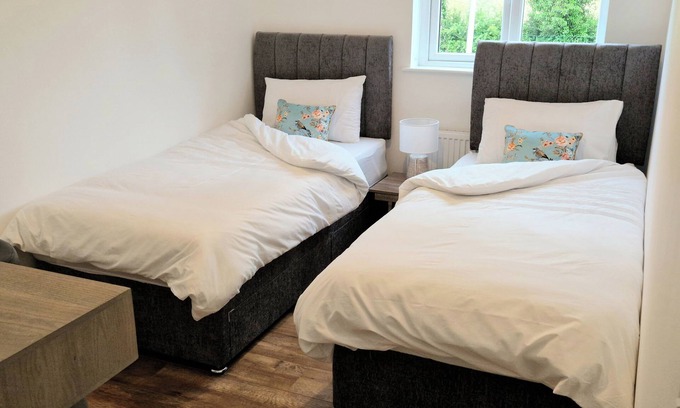 Tyrone Cottage | 2 Bed Cottage-sleeps 4-private Garden-parking