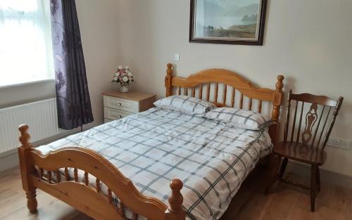 Enniscrone House | 2 Bed Cottage - Sleeps 6 - Parking - Wifi