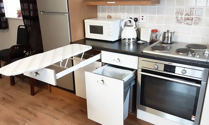 Enniscrone Cottage | 2 Bed Cottage - Sleeps 6 - Parking - Wifi