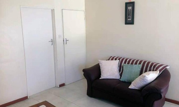 Harare Apartment | 2 bed guesthouse in Mabelreign - 2012