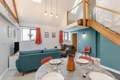 Ellastone House | 2 Bed in Prestwood oc-q33072