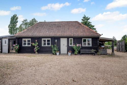 Muchelney House | 2 Bed in Thorney oc-r32363