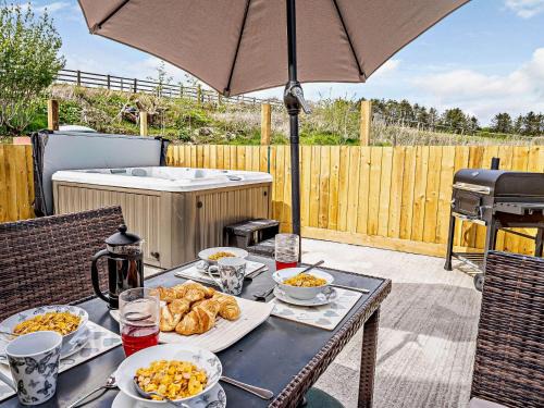 Llanybydder House | 2 bed property in Brynteg West Wales 81353