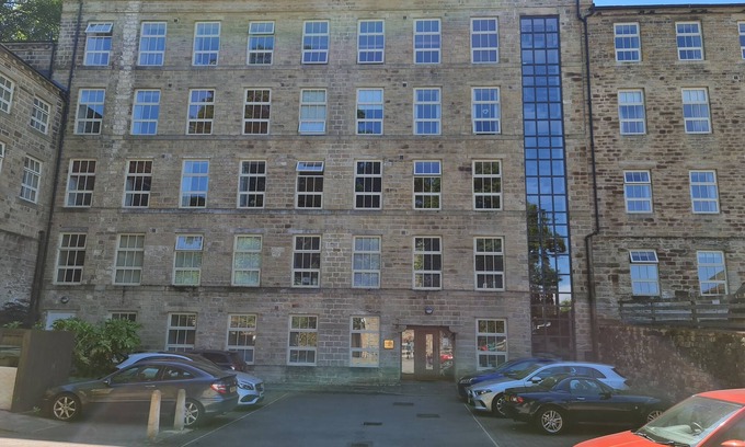 Cowling Apartment | 2 Bed Woodland Retreat - Garden & Free Parking