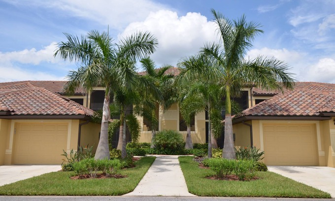 Bradenton Condo | 2 Bedroom 2 Bath Plus Den Veranda Condo