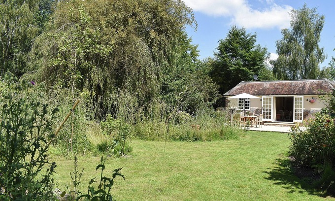 Winterbourne Earls Cottage | 2 bedroom accommodation in Winterbourne Dauntsey, near Salisbury
