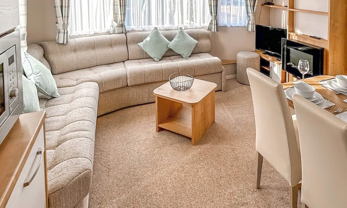 Ningwood House | 2 bedroom accommodation in Newbridge, Nr Yarmouth
