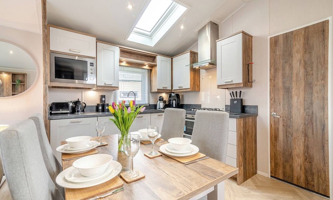 Arnold Ski Chalet | 2 bedroom accommodation in Skirlaugh, Nr Hull