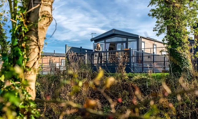 Arnold Ski Chalet | 2 bedroom accommodation in Skirlaugh, Nr Hull