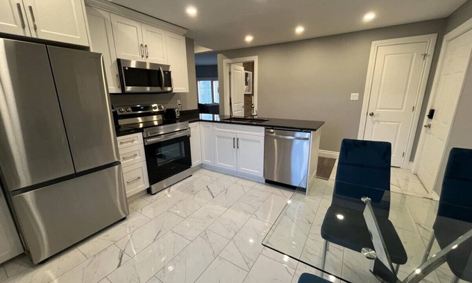 East Windsor Hotel | 2 bedroom apartment in Windsor