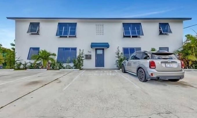 Riviera Beach Apartment | 2 bedroom apt, enjoy baseball WiFi close to the Beach & Rapids