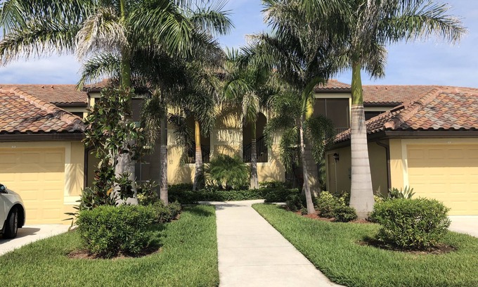 Bradenton Condo | 2 bedroom Bradenton Florida condo with golf membership 1720 square feet