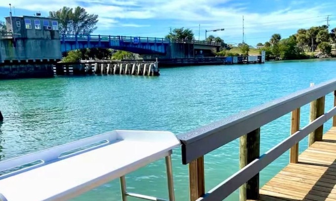 Laurel Condo | 2-bedroom condo in paradise, steps to Nokomis Beach!