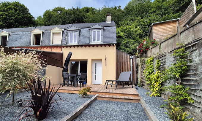 Fecamp House | 2-bedroom gite 5 minutes from the beach.
