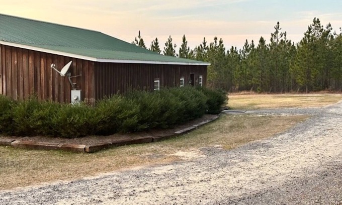 Patrick House | 2 bedroom huntbox located on 220 acre farm close to H Cooper Black.