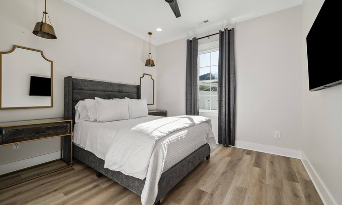 Helena Condo | 2 Bedroom, Main Level