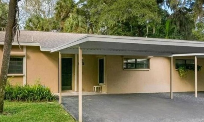 Bayou Oaks Apartment | 2 Bedroom Single family 319943 by Houzlet