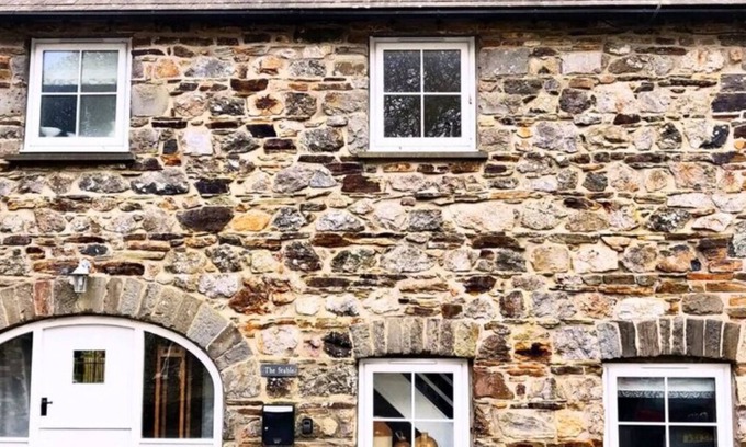 Roch Cottage | 2 bedroom sleeps 5 dog-friendly coastal cottage. 5 Star comfort, character and location.