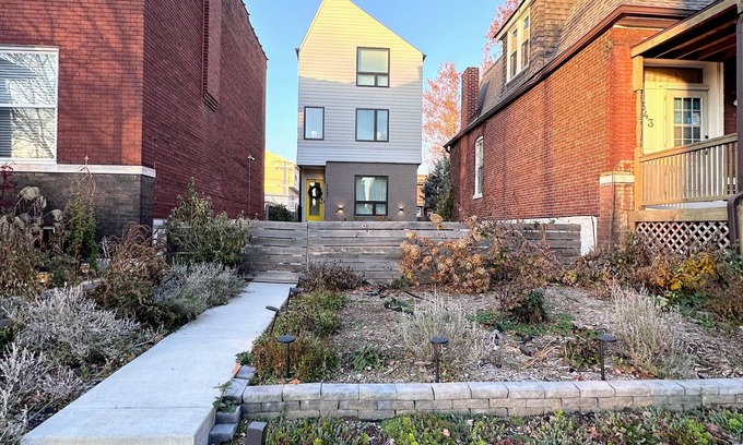Central West End Apartment | 2 Bedroom Tower Grove Apartment