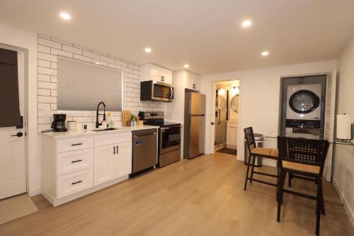 North Beacon Hill Apartment | 2 bedrooms and Studio near Downtown, Airport, stadiums, light rail
