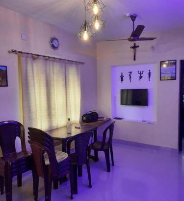 Adyar House | 2 BHK house, on premise parking, upto 10 guests