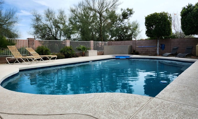 Sun City House | 2 Car Garage Tesla Charger KING BEDS 2 Master Suites Hot Tub Pool