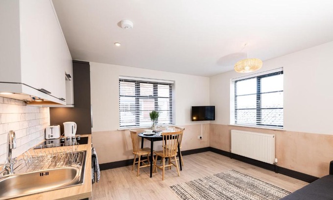 Salisbury Apartment | 2 Castle Mews