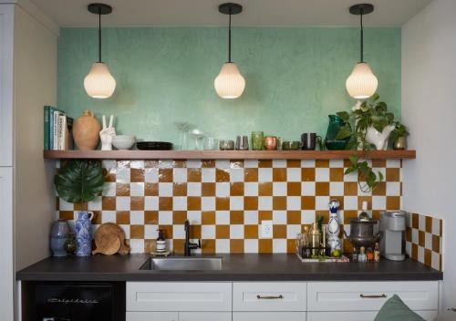 South Mission Beach Apartment | 2 Free Bikes, Pvt Parking, Steps to Beach! South Mission Beach