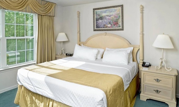 Berkeley Resort | 2 Great Units for Group Travel, Near Colonial Williamsburg, Kitchen, Pool, Golf