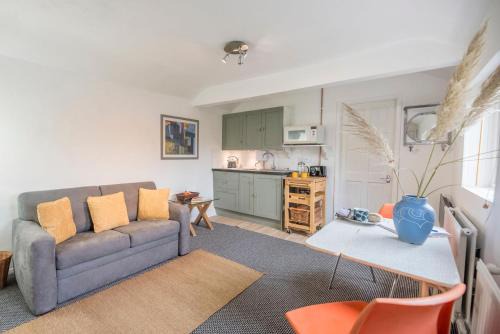 Knodishall House | 2 Lion Cottages, Knodishall