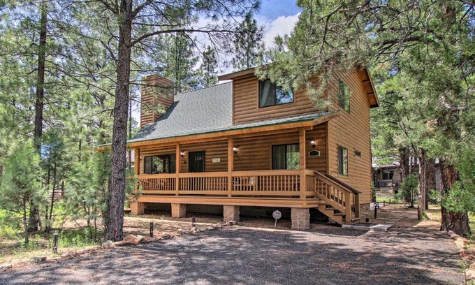 Show Low House | 2 Mi to Fool Hollow Lake Wooded Cabin with Fire Pit