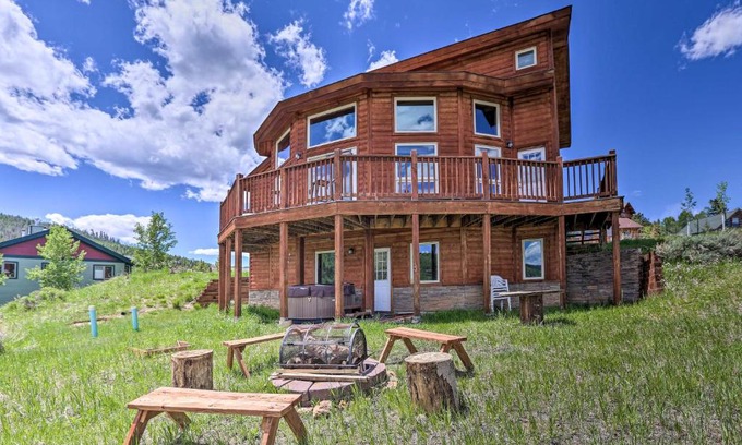 Innsbruck Val Moritz House | 2 Mi to Granby Ranch Granby Home with Hot Tub!
