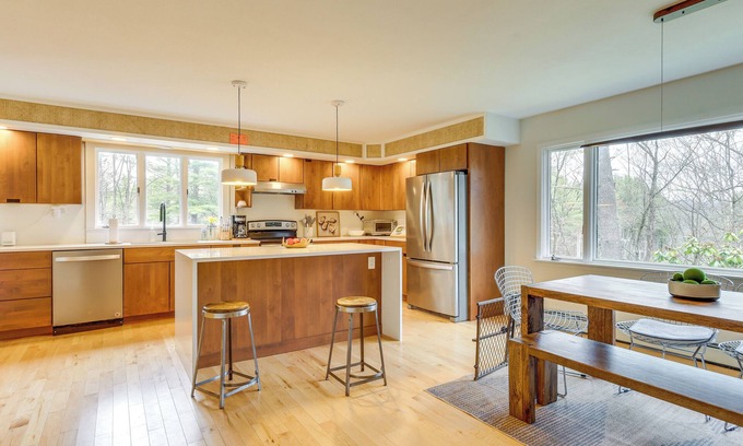 Town of White Creek House | 2 Mi to Hoosic River: 'The Moss House' w/Deck!